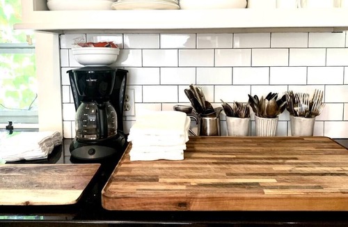 Valley Street Condo | West End luxury townhouse w/ AC+parking