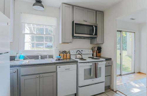 Jefferson Park Avenue Apartment | Westerly Haven B