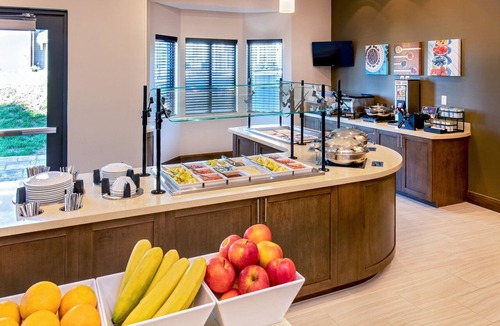 Rio Apartment | WFH friendly Studio in Virginia | Near Airport