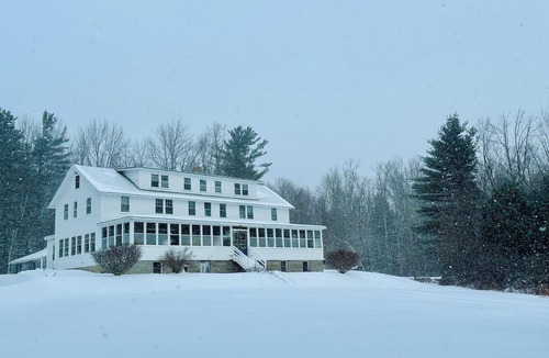 Town of Grafton House | White Lily Lodge 50 acre estate with private lake