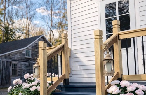 Town of Grafton House | White Lily Lodge 50 acre estate with private lake