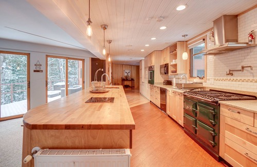 Thornton House | White Mountain Escape w/Separate In-Law Suite!