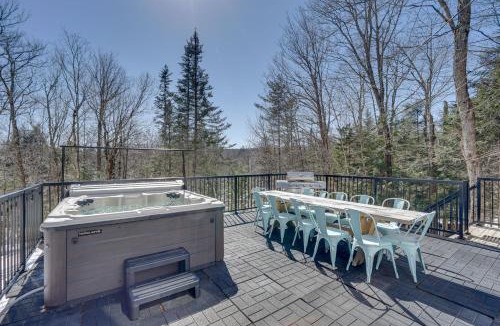 Wilmington House | Wilmington Chalet w/Hot Tub < 8 Mi to Mount Snow!