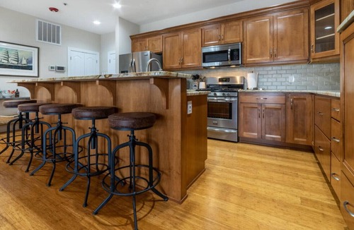 Lexington Condo | WLU & VMI’s Urban Retreat with Private Parking