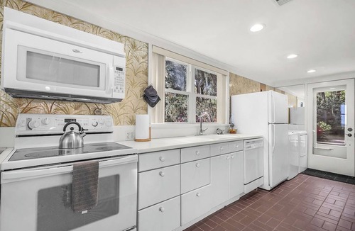 Townsend Cottage | Wonderful 2-bedroom Riverfront Cottage on Secluded Two Acres Estate