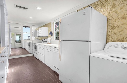 Townsend Cottage | Wonderful 2-bedroom Riverfront Cottage on Secluded Two Acres Estate