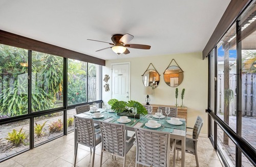Central Corals House | Work & Play Retreat. Private Office. 1GB Internet