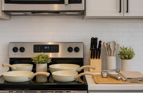 Sherman Apartment | WorkerFriendly WasherDryer WiFi LongStayDiscount