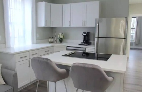 Downtown Albany Apartment | WOW ★ Bright Apt ★ PRIME downtown Walk Everywhere