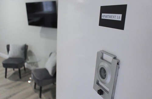 Mansion Area Apartment | WOW Bright Apt PRIME downtown Walk Everywhere