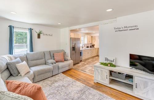 York House | York Farmhouse Hideaway Near Lake Redman