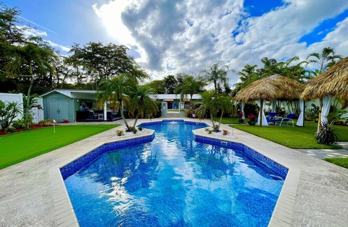 Lake Worth House | Your 1-Acre Tropical Resort – No Crowds, All Fun! Near W Palm Beach Sleeps 14