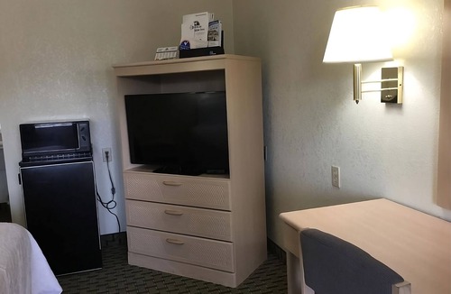 Cabot House | Your Home Away From Home! 3 Relaxing Units, Free Parking, Free Breakfast
