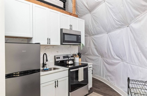 Luray House | Zen Dome - Romantic Retreat + Wifi A/C + Hot Tub