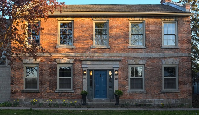 1 Bedroom Apartment in Beautifully Renovated Heritage Home (apt 2)