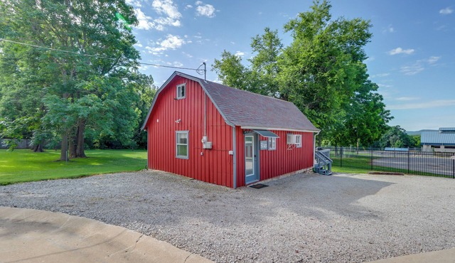 12 Mi to Eureka Springs: Charming Studio Retreat