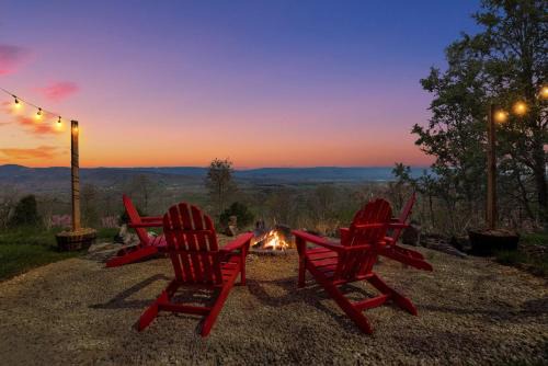 1BR chalet w hot tub & serene views