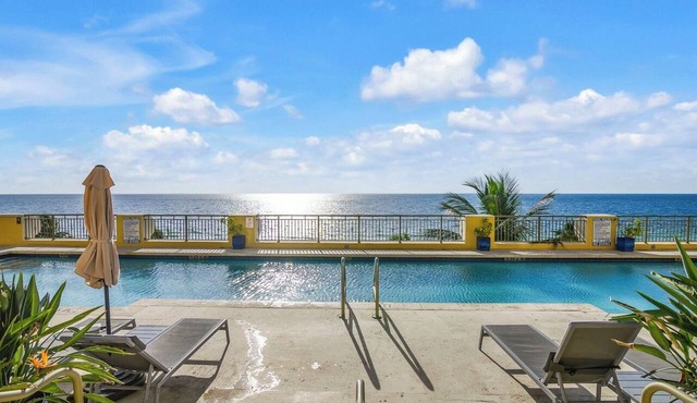 1BR Oceanfront Suite 2 Queens near Birch Park, Pool, Spa, Dining