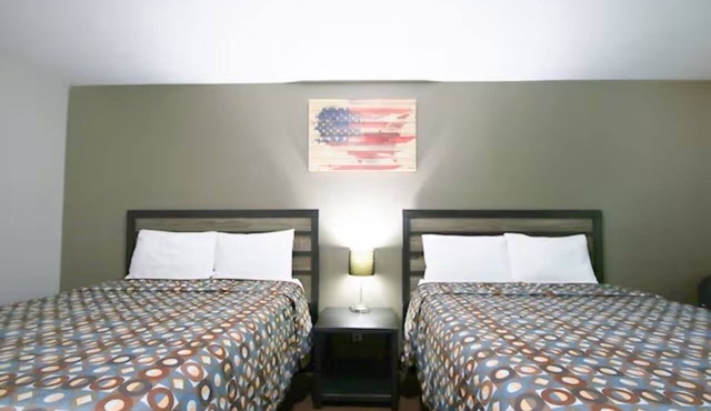 2 Accommodations near Hwy 34 & Pony Creek Park | Large Room for Group Travel