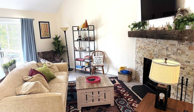 2 BR Jiminy Peak w Mountain View Sleeps 7 Gorgeous