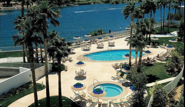 2 Comfortable Units, Outdoor Pool, Pets Allowed, Near Ken Fovargue Park!