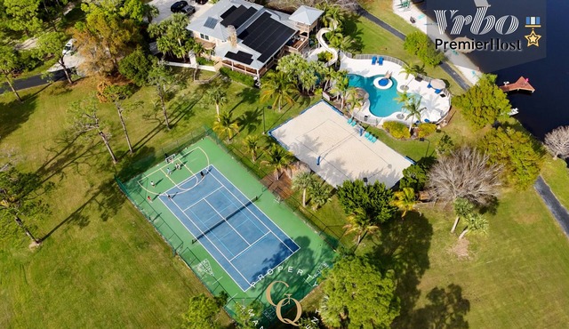 2 Home Sport Complex W/Private Lake & Theater!