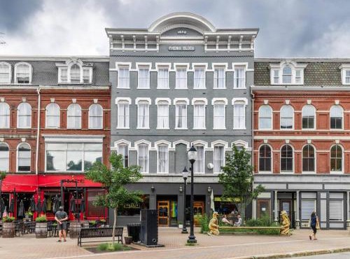 2 King Beds, Historic DTWN Hotel, Steps 2 Restaurants Room # 405