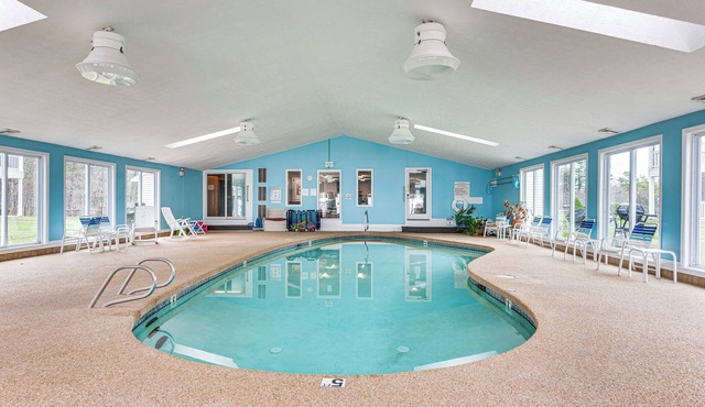 2 Mi to Drakes Island Beach: Condo w/Indoor Pool!