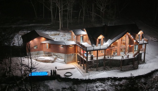 2025 Log Home- Ski Chalet w/Luxury Amenities. direct Views of Hunter Slopes
