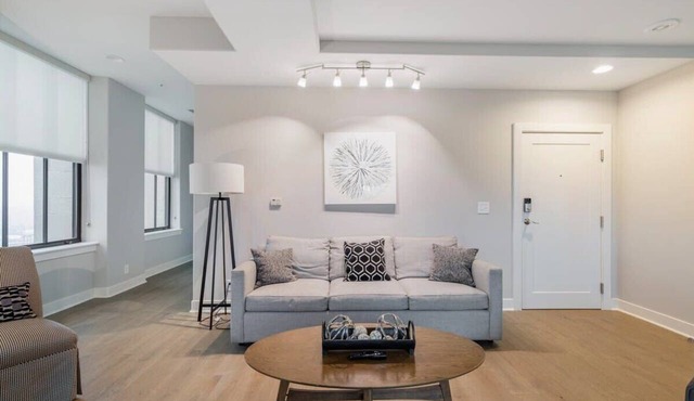 2B/2BA Inner Harbor · Downtown Baltimore