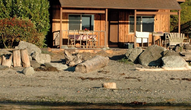 2BR Classic+ Beachfront Cabin on world class west-facing beach!