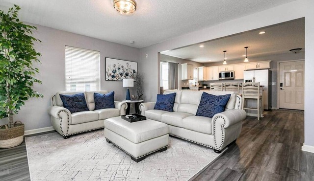 3 Bed, Cozy, Modern, New Bo Area, Home!