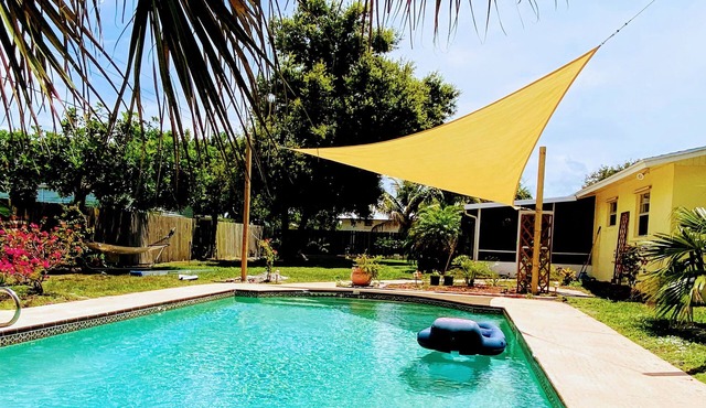 3 Bedroom 2 Bath House with pool - Close to the beach and downtown