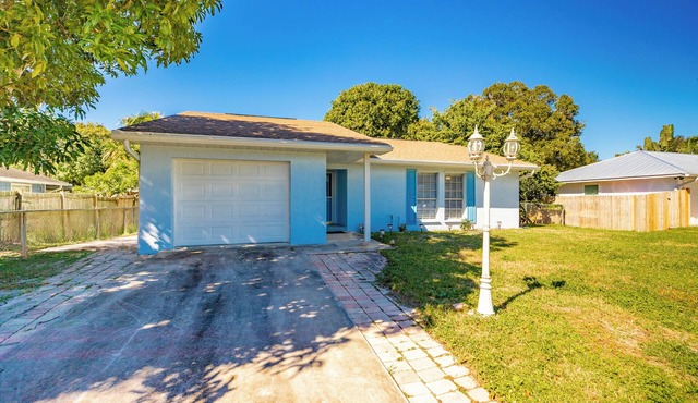 3-bedroom house in charming Vero Beach with AC