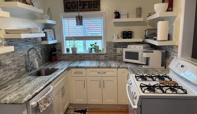 3-bedroom updated house in charming Ashtabula minutes from Lake Erie.