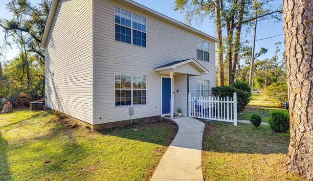 3 Mi to FSU: Townhome w/Patio in Tallahassee!