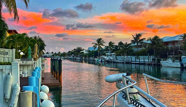 3Bedroom 2Bath~Ice Machine~Kayaks~PaddleBoard~Fishing~Swim Spa~Cabana Club~Bikes