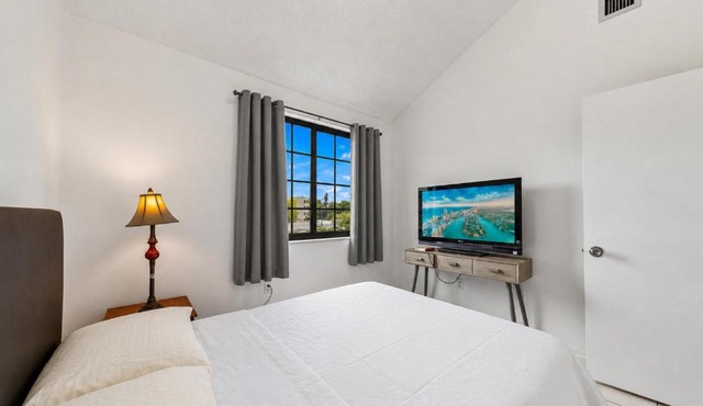 3BR Step-Free Entry 2 Free Parking Spots