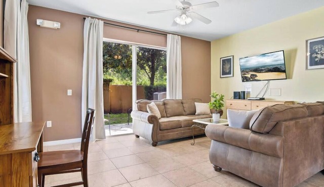 3BR townhome w/resort access & patio