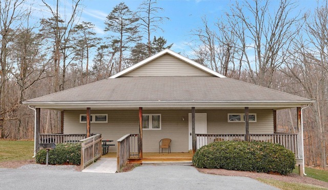 4 Bedroom/3Bath Accessible Cottage