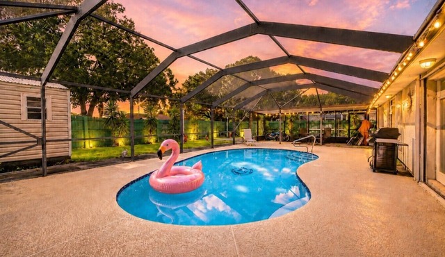 4 BR - Spacious Home with Pool