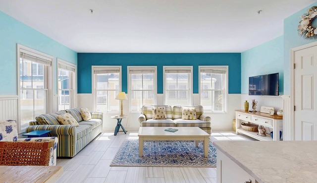 4-story townhome with resort pools, beaches, water access, & great location