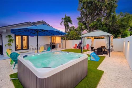 4BR Oasis Near MIA - Jacuzzi - Games - BBQ