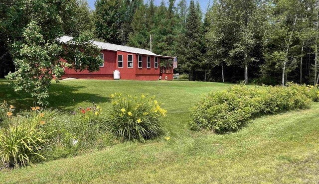 5 Min.Walk to Averill Lake and VAST Access snowmobile trails!Pet friendly!