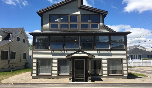 55 SECOND WALK TO WELLS BEACH/RENOVATED KITCHEN/BATH-LARGE YARD-BEACH CONVENIENT