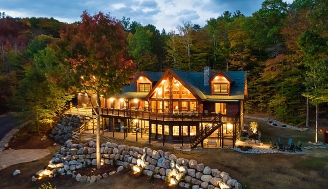 6000 ft² Log Home With Amazing Views ~ 3 Miles To Storyland. No parties/events.
