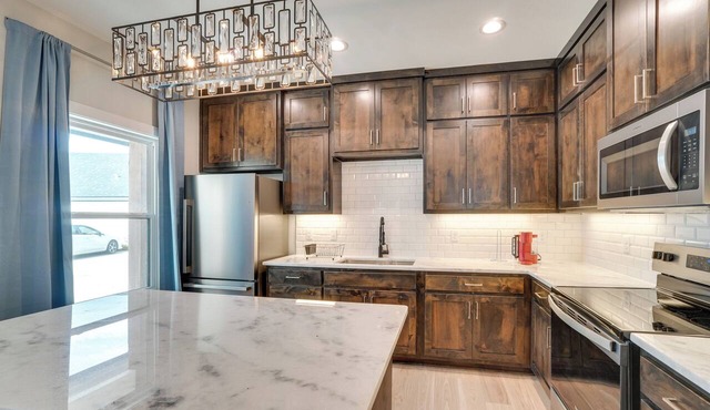 7 Mi to Afb: Modern 2-unit Combo in San Angelo