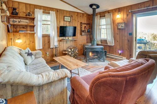 7 Mi to Main Street: Cabin w/Deck in Stanley!