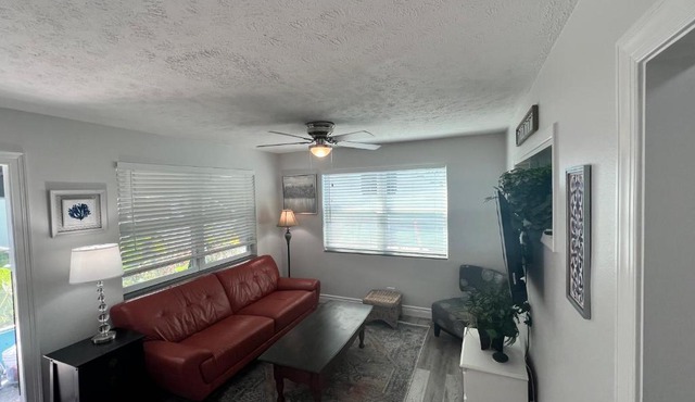 875 Oasis #1 Location!
