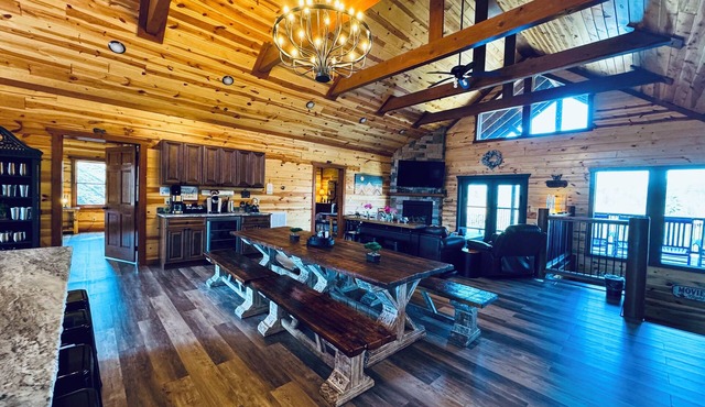 8BR 8.5BTH Cabin sleeps 28-30 Indoor Pool&Pavilion 10min to Dollywood The Island